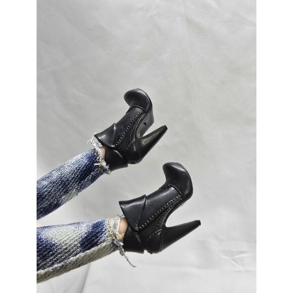 Bratz Doll Cloe Xpress It! Fashion Doll MGA 2011 - Picture 7 of 9